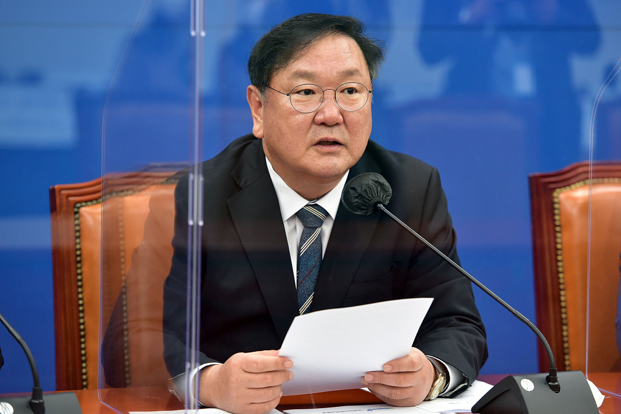 더불어민주당 김태년 원내대표가 13일 오전 서울 여의도 국회에서 열린 국정감사 대책회의에서 발언하고 있다.[연합]