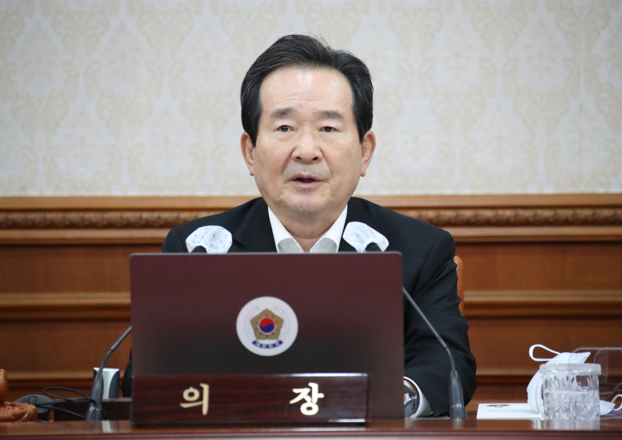 정세균 국무총리가 13일 정부서울청사에서 열린 국무회의에서 모두발언을 하고 있다. [연합]