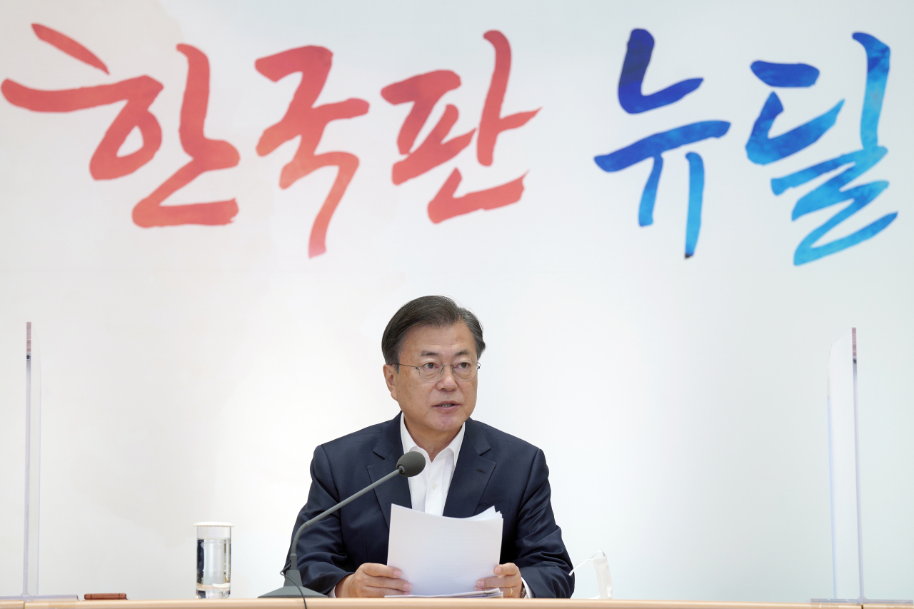 President Moon Jae-in speaks at the Korean New Deal meeting on Tuesday. Yonhap