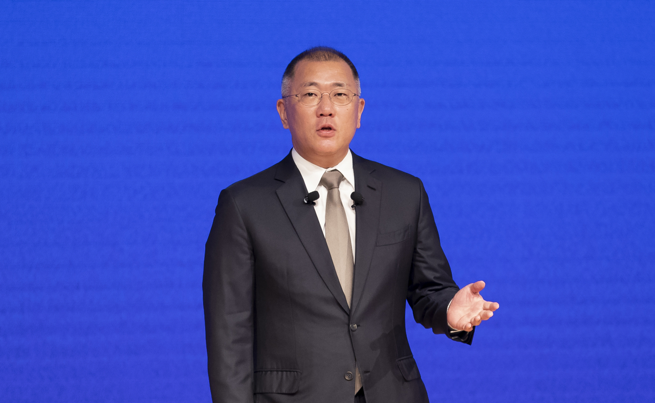 정의선 현대차그룹 수석부회장이 14일 회장으로 선임됐다. 사진은 2020년 1월 2일 서울 서초구 현대차 본사에서 열린 시무식에서 신년사를 하는 정 회장 [연합뉴스]