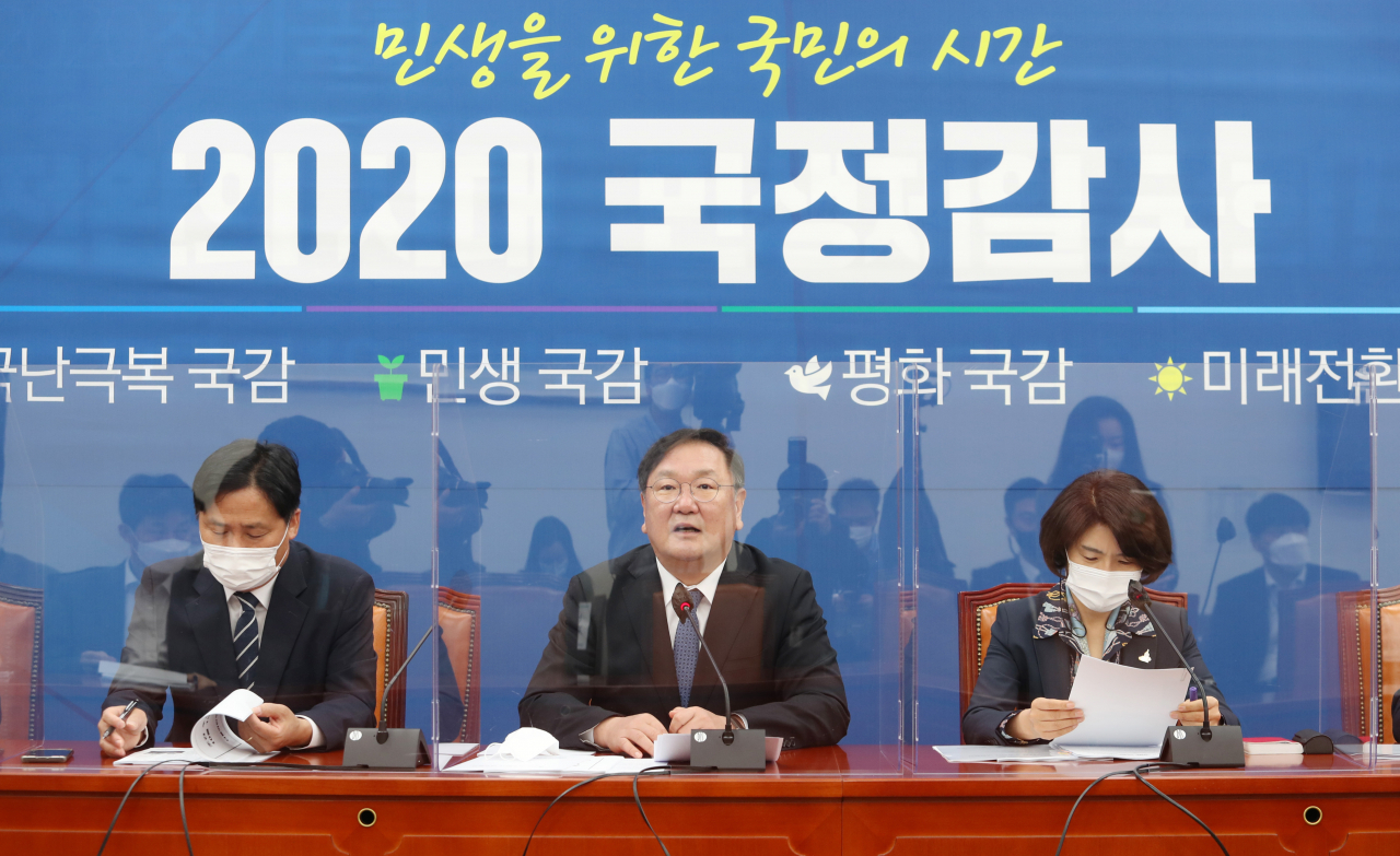 김태년 더불어민주당 원내대표가 15일 오전 서울 여의도 국회에서 열린 국정감사 대책회의에서 발언하고 있다. [연합]