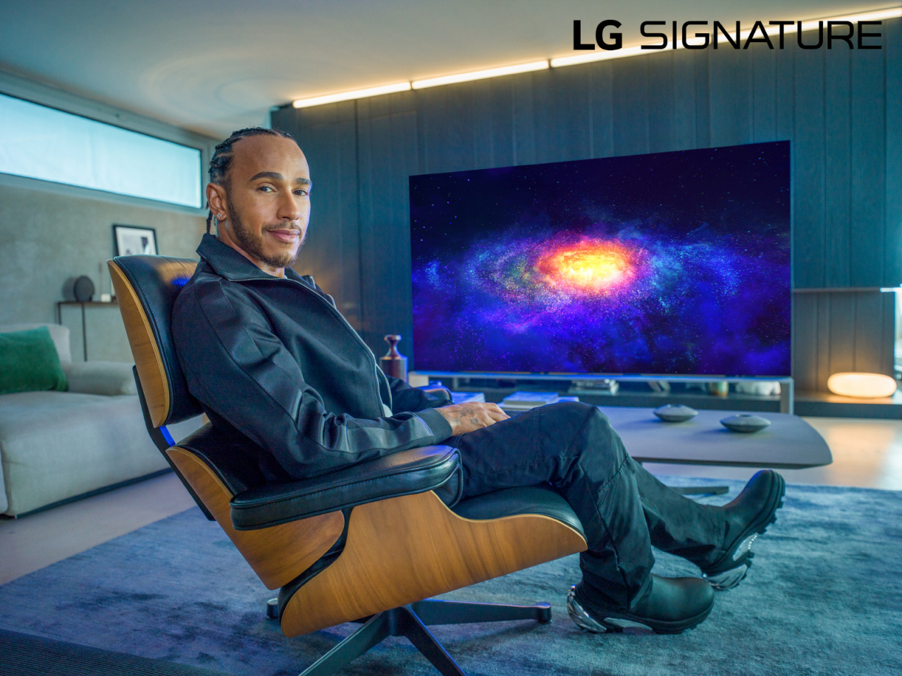LG 시그니처의 새 브랜드 앰버서더인 세계적인 F1 드라이버 루이스 해밀턴(Lewis Hamilton) [LG전자 제공]
