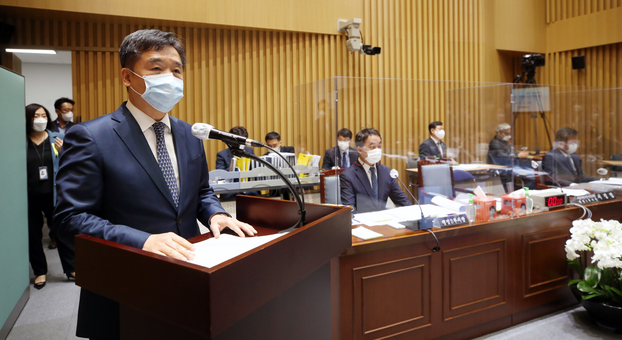 서정협 서울시장 권한대행이 15일 오전 서울시청에서 열린 국회 행정안전위원회 국정감사에서 업무보고를 하고 있다. [연합]