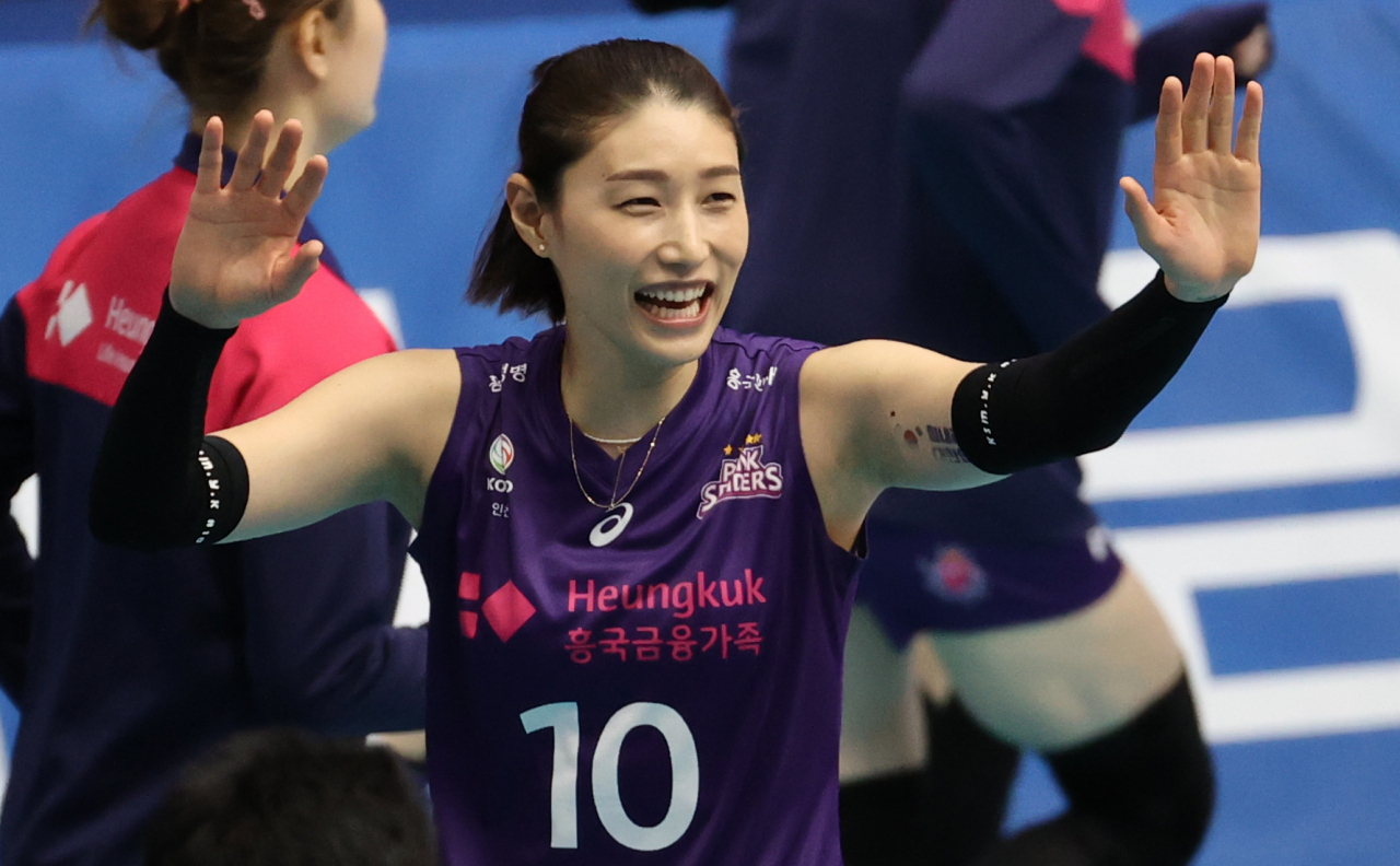 여자프로배구 흥국생명의 김연경이 15일 치러진 제58회 대한민국체육상 시상식에서 경기부문 수상자로 포상을 받았다./연합뉴스