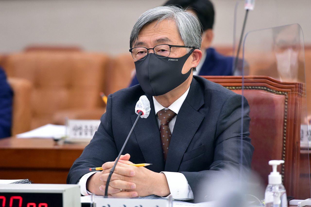 최재형 감사원장이 15일 국회에서 열린 법제사법위원회의 감사원에 대한 국정감사에서 의원 질의에 답변을 하고 있다. [연합]