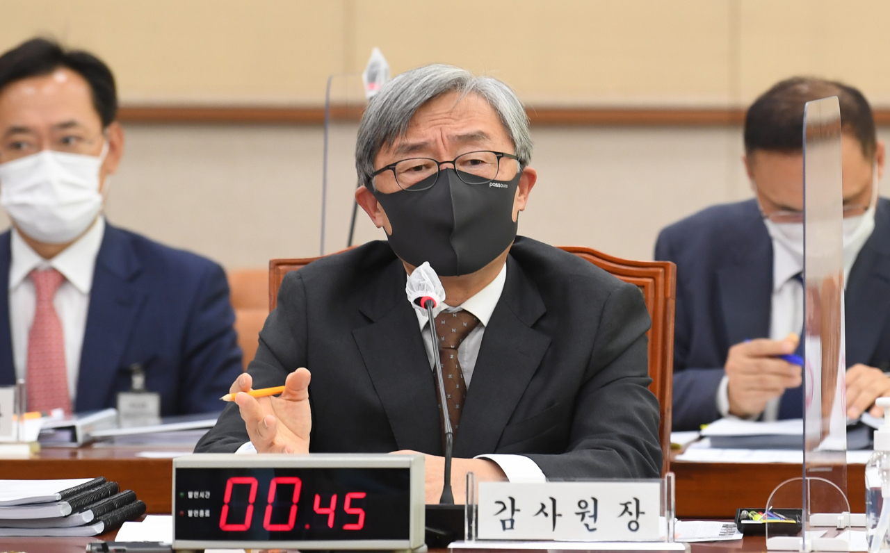 최재형 감사원장이 15일 서울 여의도 국회에서 열린 법제사법위원회의 감사원에 대한 국정감사에 출석해 의원들의 질의에 답변하고 있다. [연합]