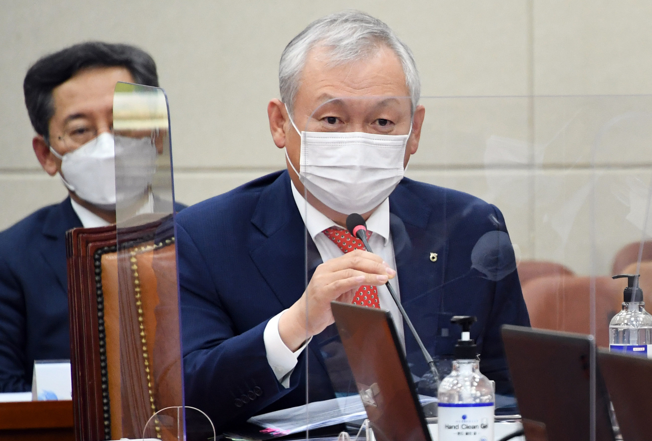 13일 국회 정무위원회 금융감독원에 대한 국정감사에서 증인으로 출석한 정영채 NH투자증권 대표가 답변하고 있다. [연합뉴스]