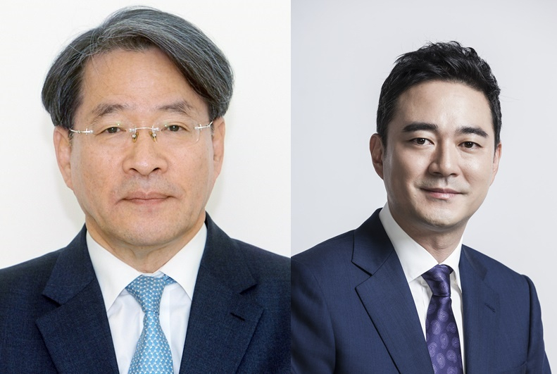 서울경제 이종환 발행인(왼쪽), 중앙일보 홍정도 발행인. 한국신문협회 제공.