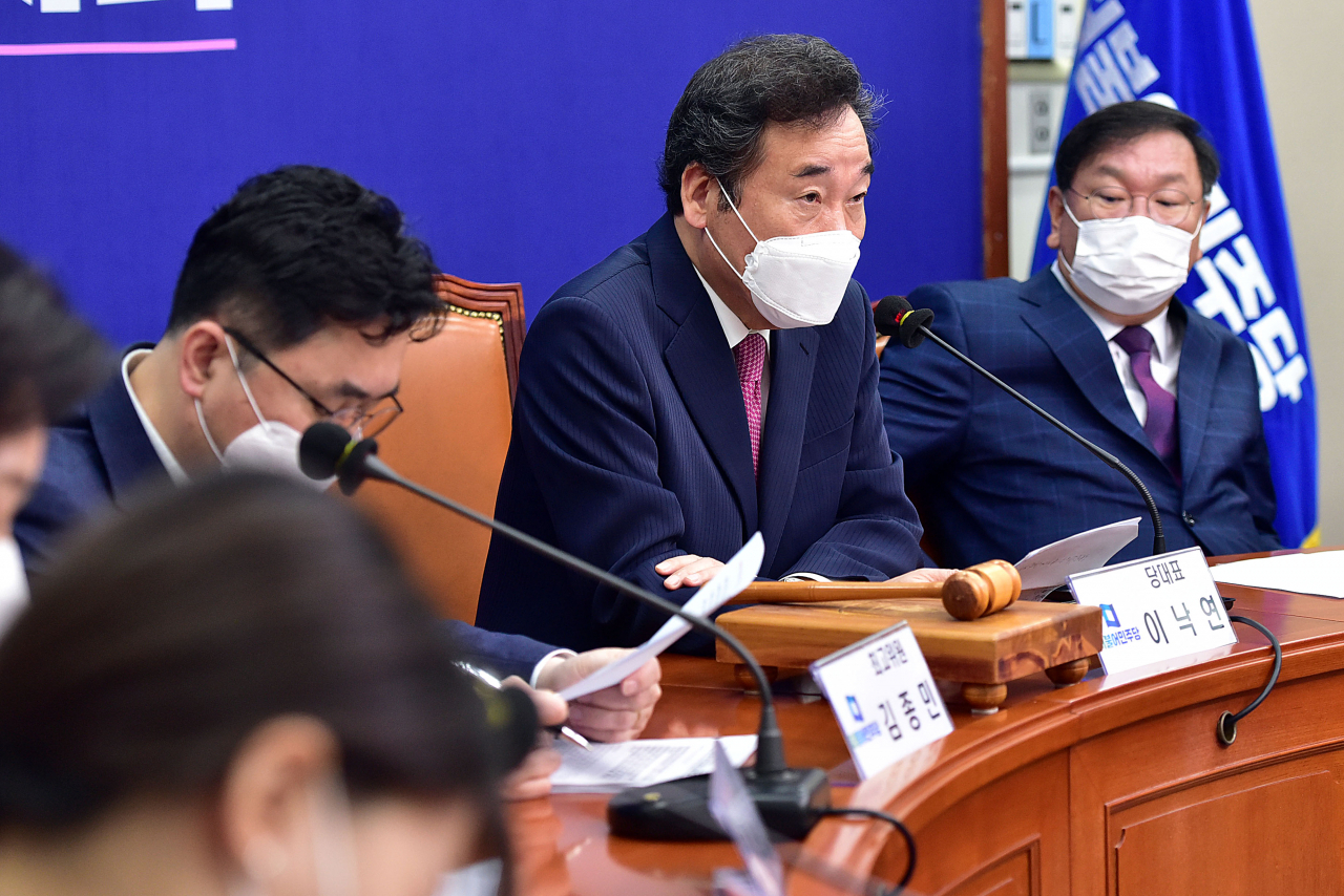 이낙연 더불어민주당 대표가 16일 국회에서 열린 최고위-전국위원장 연석회의에서 발언하고 있다. [연합]