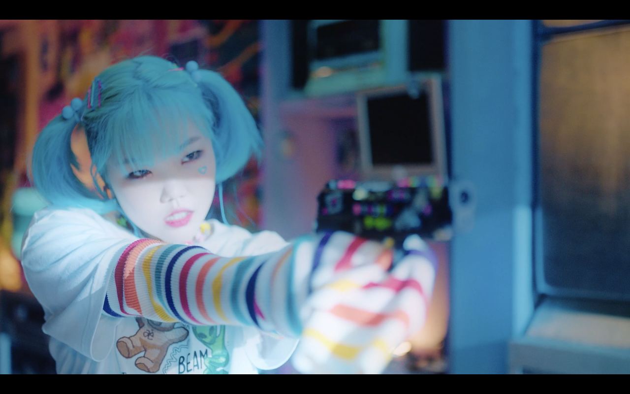 Scene from MV of Lee Suhyun's first single "Alien" (YG Entertainment)