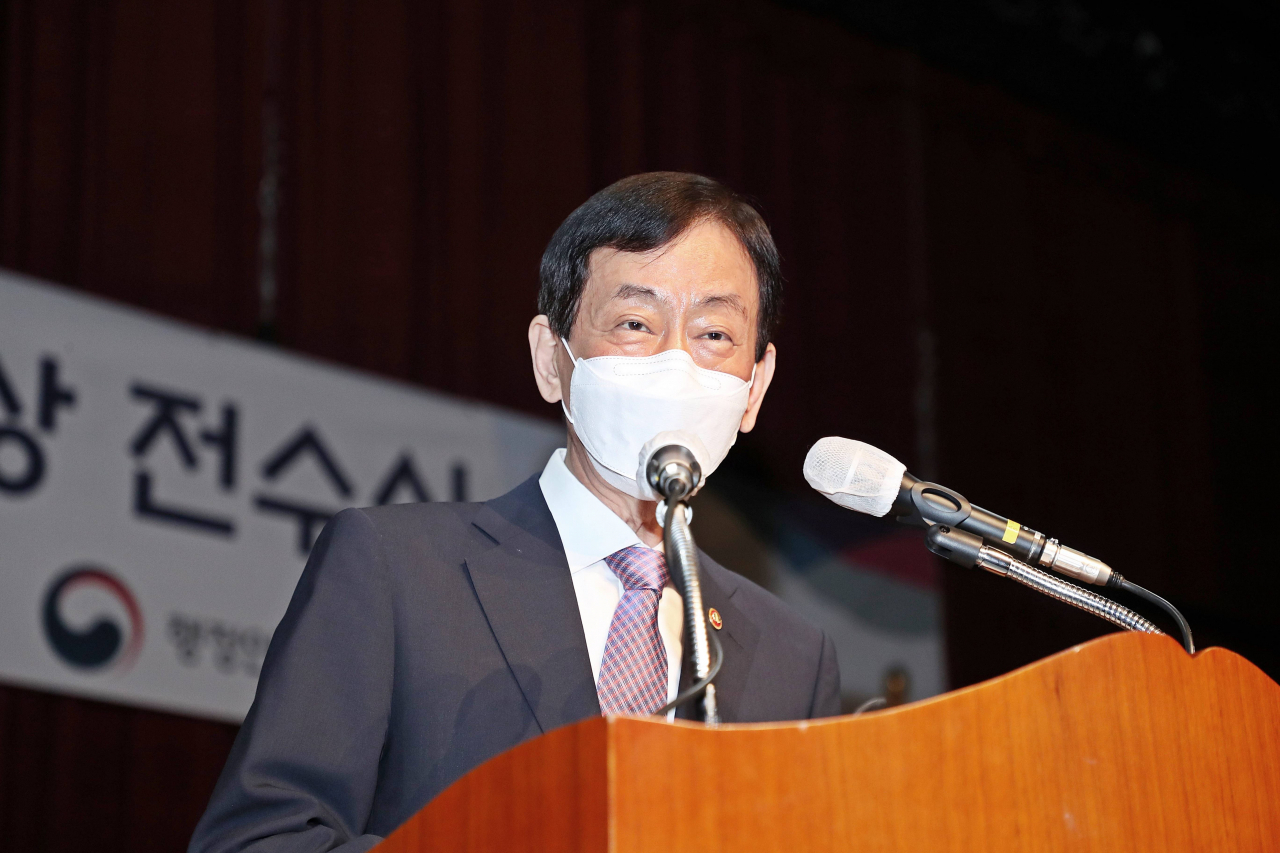 진영 행정안전부 장관이 지난 15일 오후 세종특별자치시 정부세종2청사에서 열린 ‘국민운동활성화 유공 정부포상 전수식’에 참석해 인사말을 하고 있다. [행정안전부 제공]