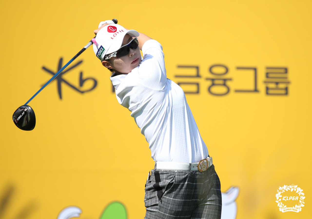 김효주가 4번홀에서 티샷을 날리고 있다./KLPGA 제공