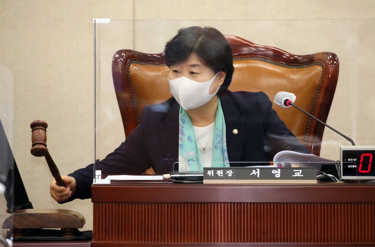 서영교 국회 행정안전위원장이 7일 국회 행정안전위원회에서 국정감사를 주재하고 있다. [연합]