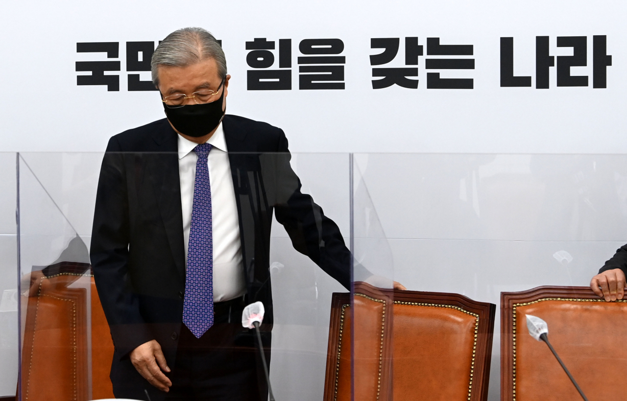 김종인 국민의힘 비상대책위원장이 19일 오전 서울 여의도 국회에서 열린 비상대책위원회의에 참석하고 있다. [연합]