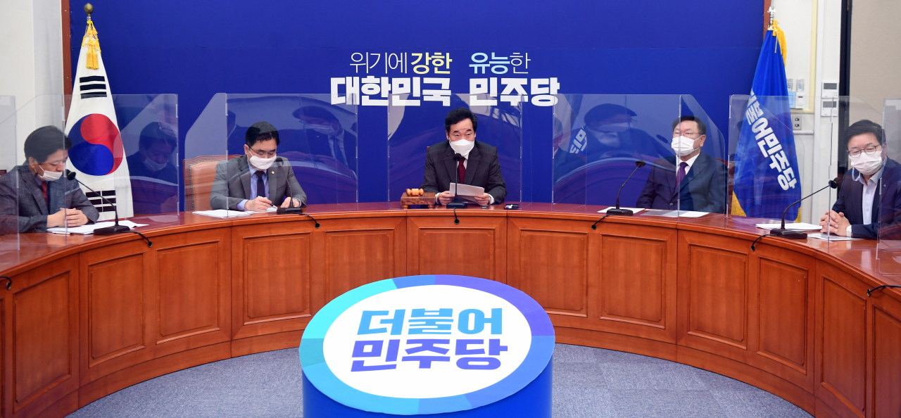 이낙연 더불어민주당 대표가 19일 오전 서울 여의도 국회에서 열린 최고위원회의에서 발언하고 있다. 연합뉴스
