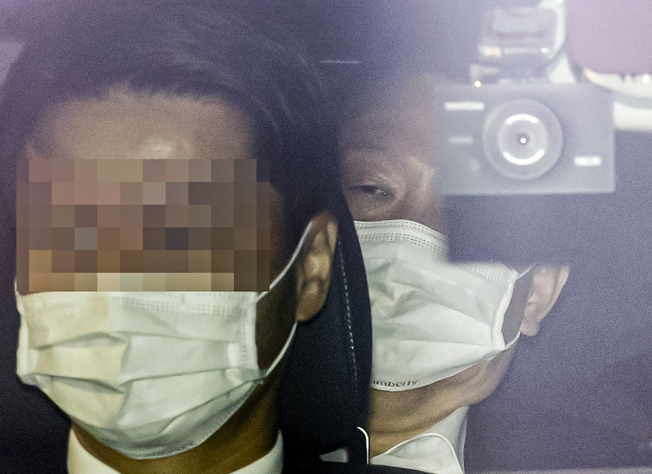 윤석열 검찰총장이 19일 오전 서울 서초구 대검찰청으로 출근하고 있다. [연합]