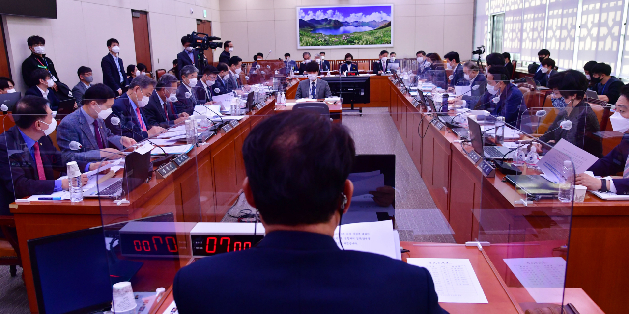 19일 서울 여의도 국회 외교통일위원회에서 한국국제협력단, 한국국제교류재단, 재외동포재단 등에 대한 국정감사가 진행되고 있다. [연합]