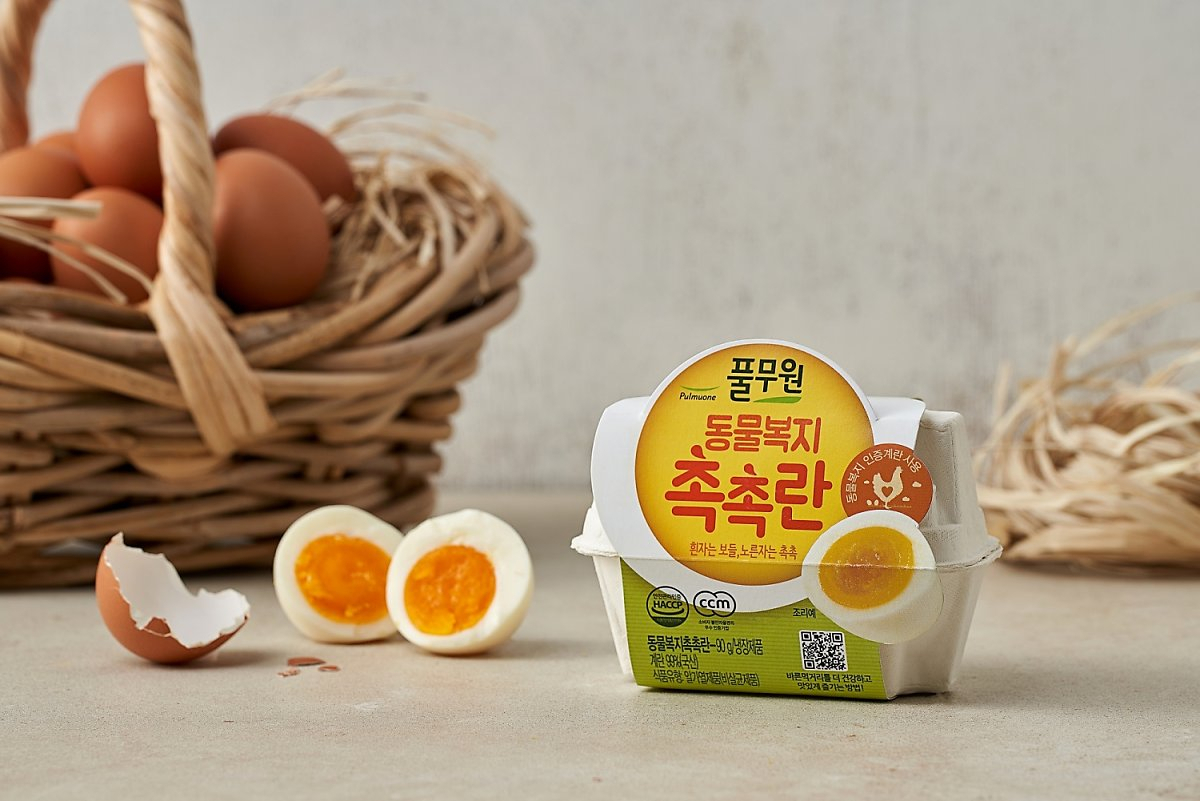 풀무원이 동물복지 달걀로 만든 편의형 반숙란 ‘동물복지 촉촉란’　[사진=풀무원 제공]