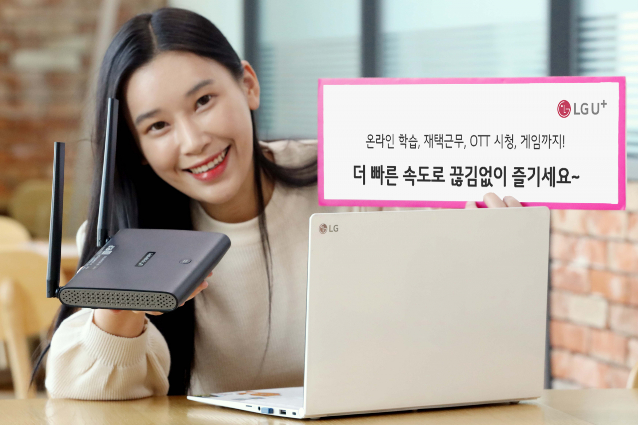 LG유플러스는 속도와 총 연결 안정성을 대폭 개선한 가정용 와이파이 공유기 ‘기가와이파이6’를 출시한다고 20일 밝혔다. [LG유플러스 제공]