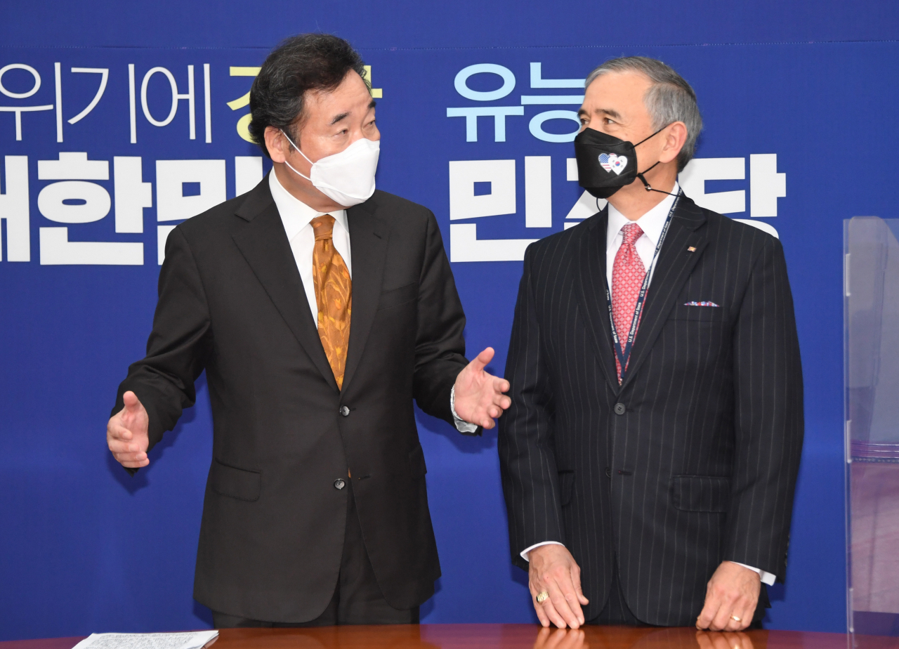 이낙연 더불어민주당 대표가 20일 오전 서울 여의도 국회에서 해리 해리스 주한 미국대사를 접견하고 있다. [연합]