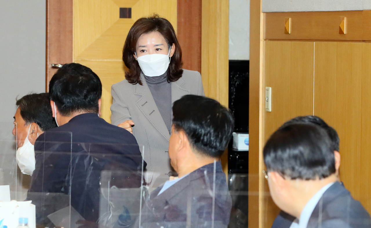 나경원 전 의원이 지난 9월 22일 서울 여의도 중앙보훈회관에서 열린 국민의힘 서울시 국회의원 및 시당위원장 회의에 참석하고 있다. [연합]