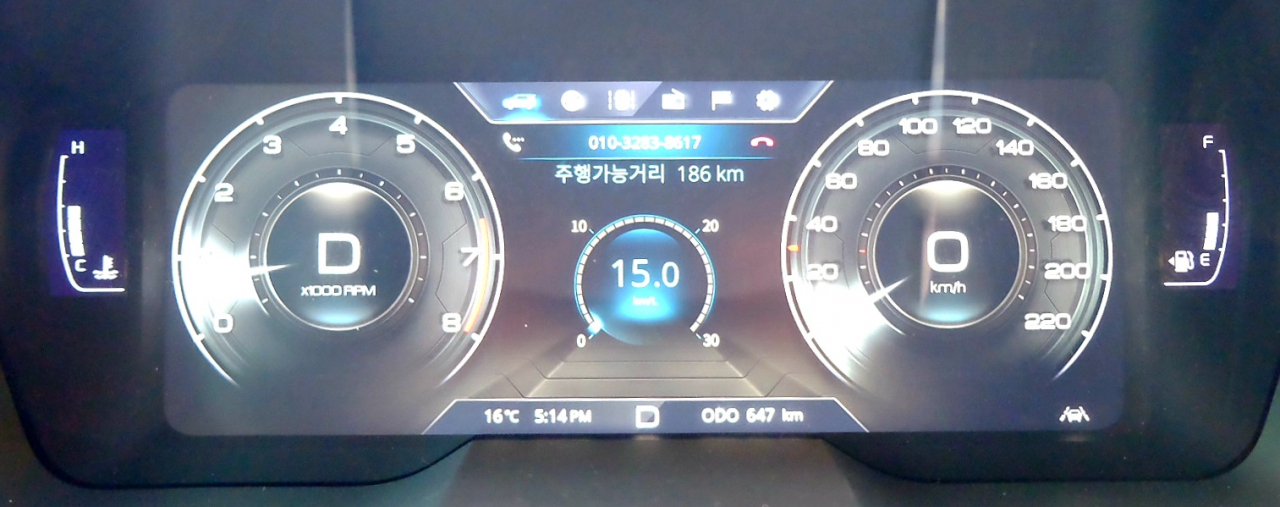 실제 주행 연비는 복합연비보다 높은 15.0㎏/ℓ였다. 크루즈 컨트롤이 없지만, 적절한 변속 타이밍과 부드러운 가속감으로 효율적인 주행이 가능했다. [정찬수 기자]
