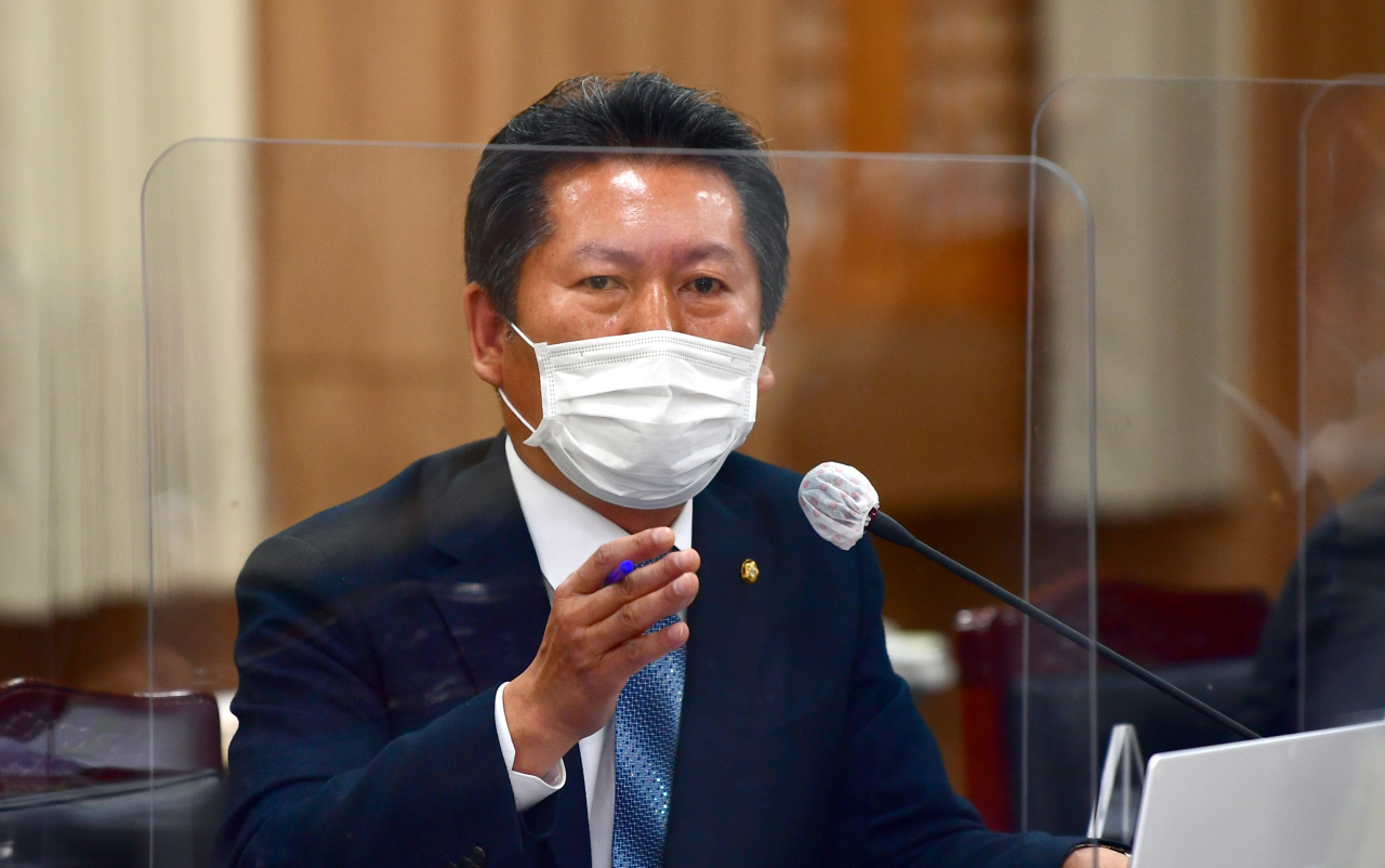 정청래 더불어민주당 의원이 20일 오전 광주 서구 화정동 광주시교육청에서 열린 국회 교육위원회의 전남대·전북대·제주대, 전남대병원·전북대병원·제주대병원에 대한 국정감사에서 질의하고 있다. [연합]