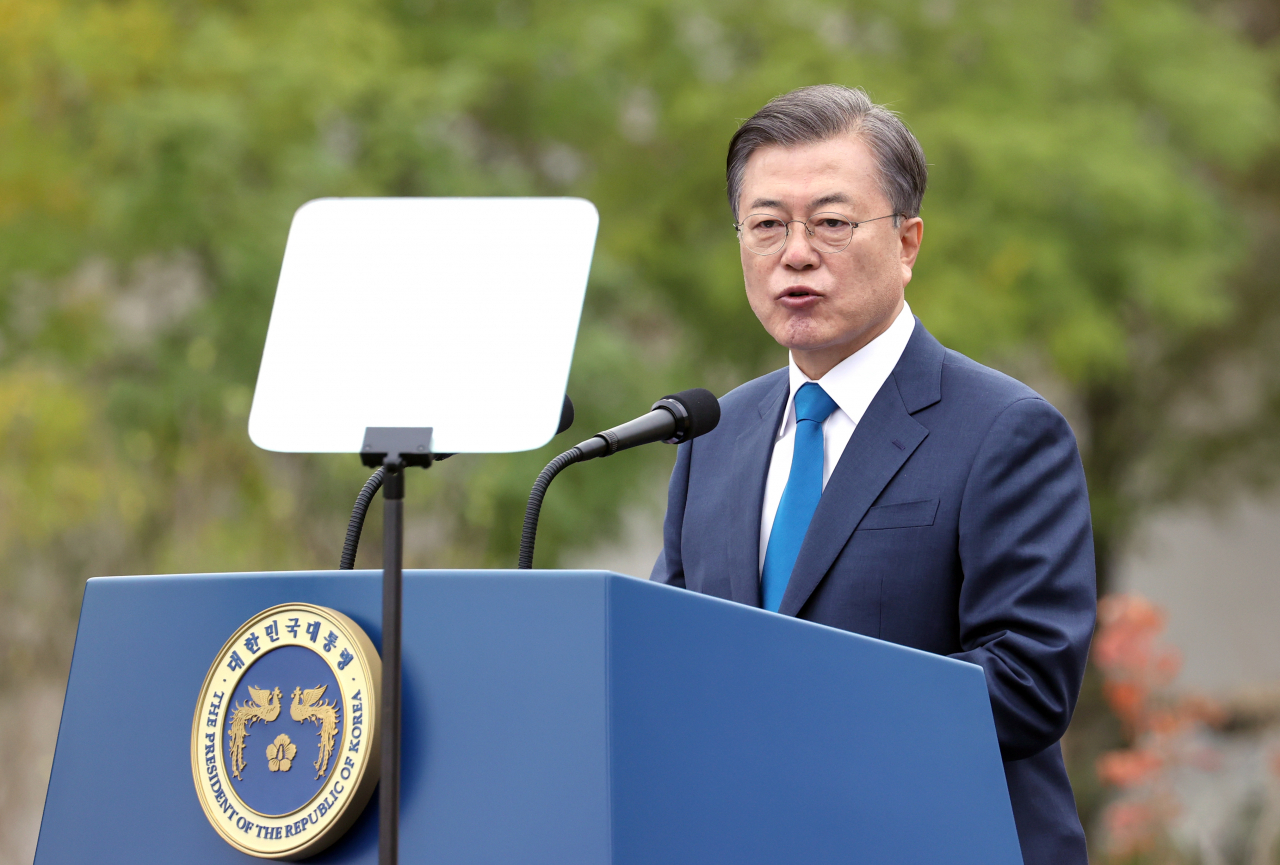 문재인 대통령이 21일 충남 아산시 경찰인재개발원에서 열린 제75주년 경찰의 날 기념식에서 기념사를 하고 있다. [연합]