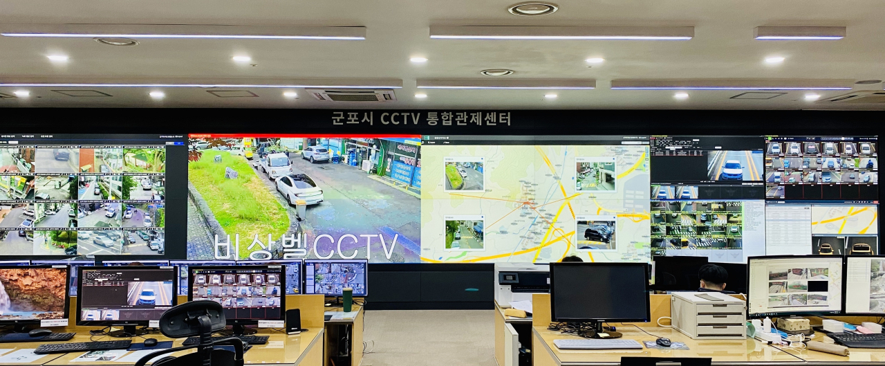 군포시청 CCTV 통합관제센터 디지털 LED 영상표출시스템. [군포시 제공]