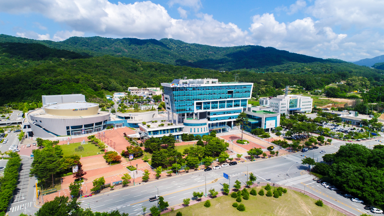 이천시청 전경.