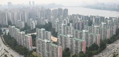 This photo taken July 18, 2019, shows an apartment complex in Seoul. (Yonhap)