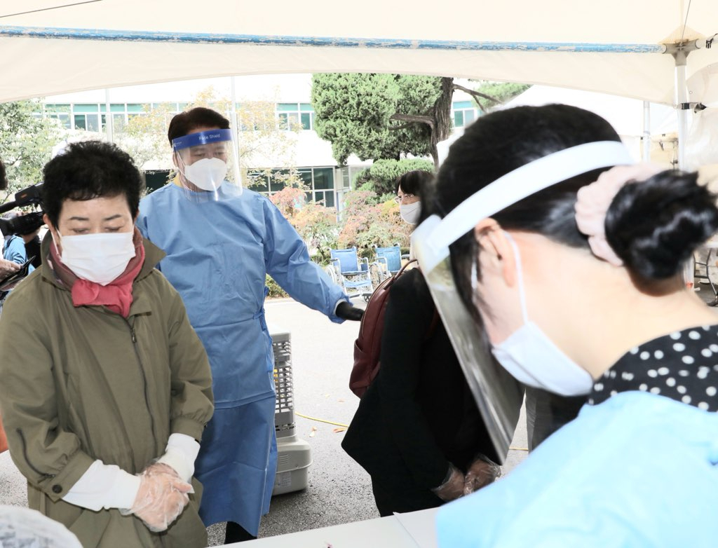 코로나 19 검체현장.[안양시 제공]