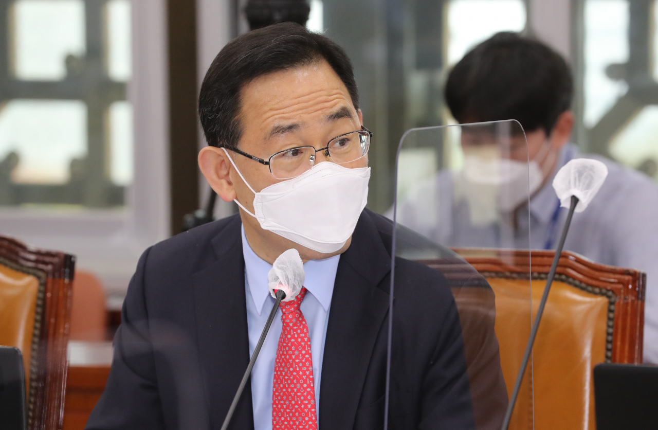 주호영 국민의힘 원내대표가 21일 서울 여의도 국회에서 열린 보건복지위원회의 한국사회보장정보원, 한국노인인력개발원 등 국정감사에서 질의하고 있다. [연합]