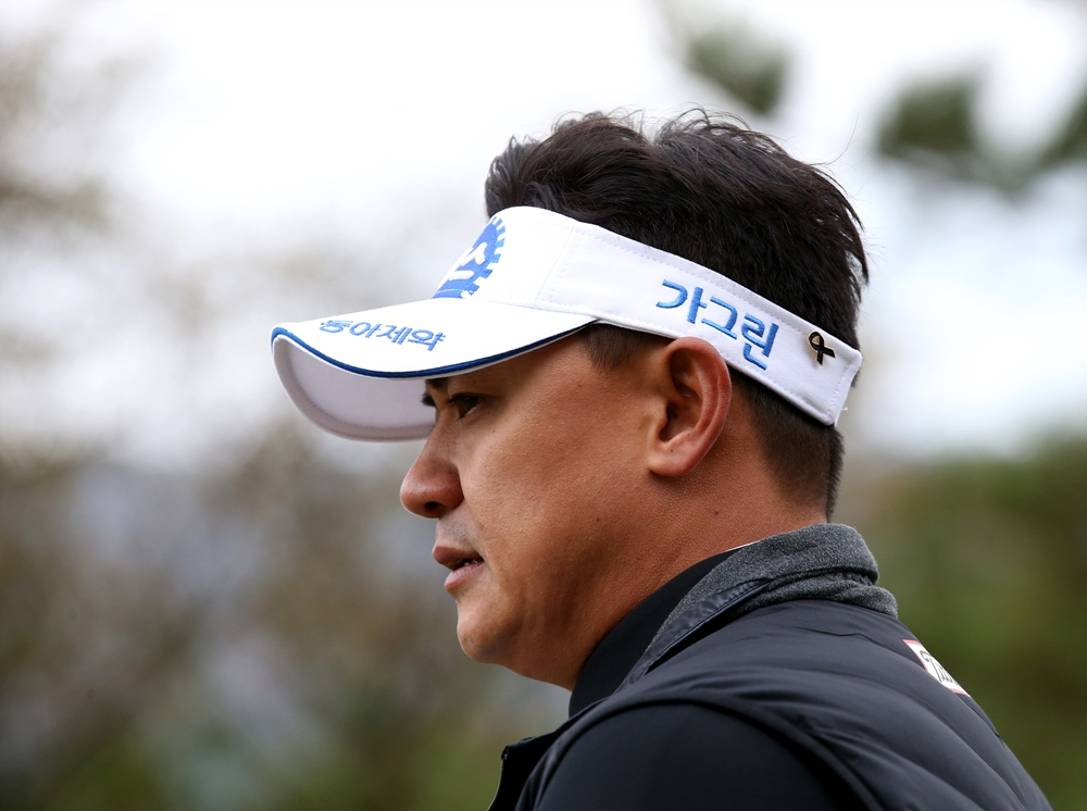 고 박승룡을 추모하기 위해 검은 리본을 단 박상현./KPGA 제공