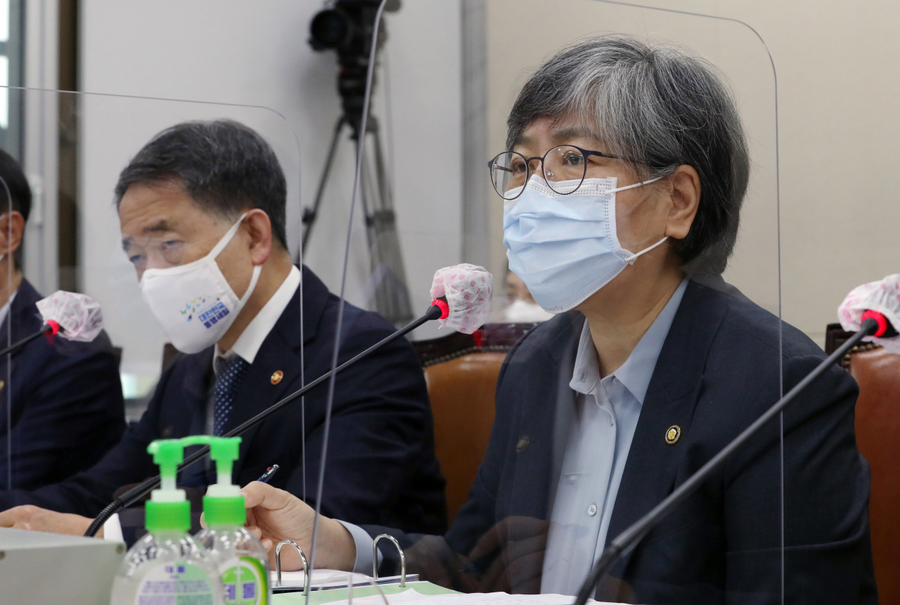 정은경 질병관리청장이 22일 오전 국회에서 열린 보건복지위원회 종합감사에서 답변하고 있다. [연합]