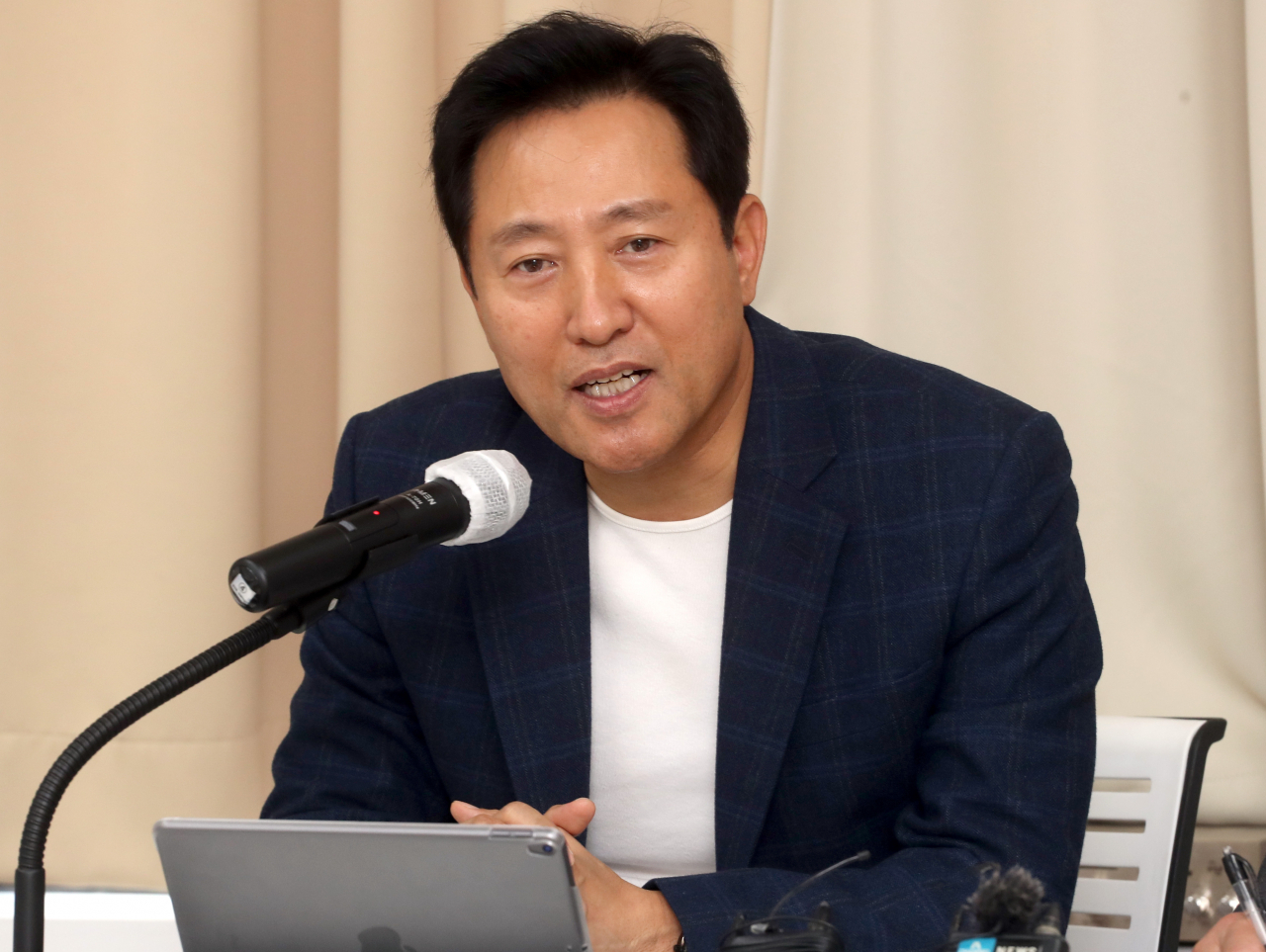 오세훈 전 서울시장이 22일 오후 서울 마포구 마포현대빌딩에서 열린 더 좋은 세상으로 제9차 정례세미나에서 기조연설을 하고 있다. [연합]