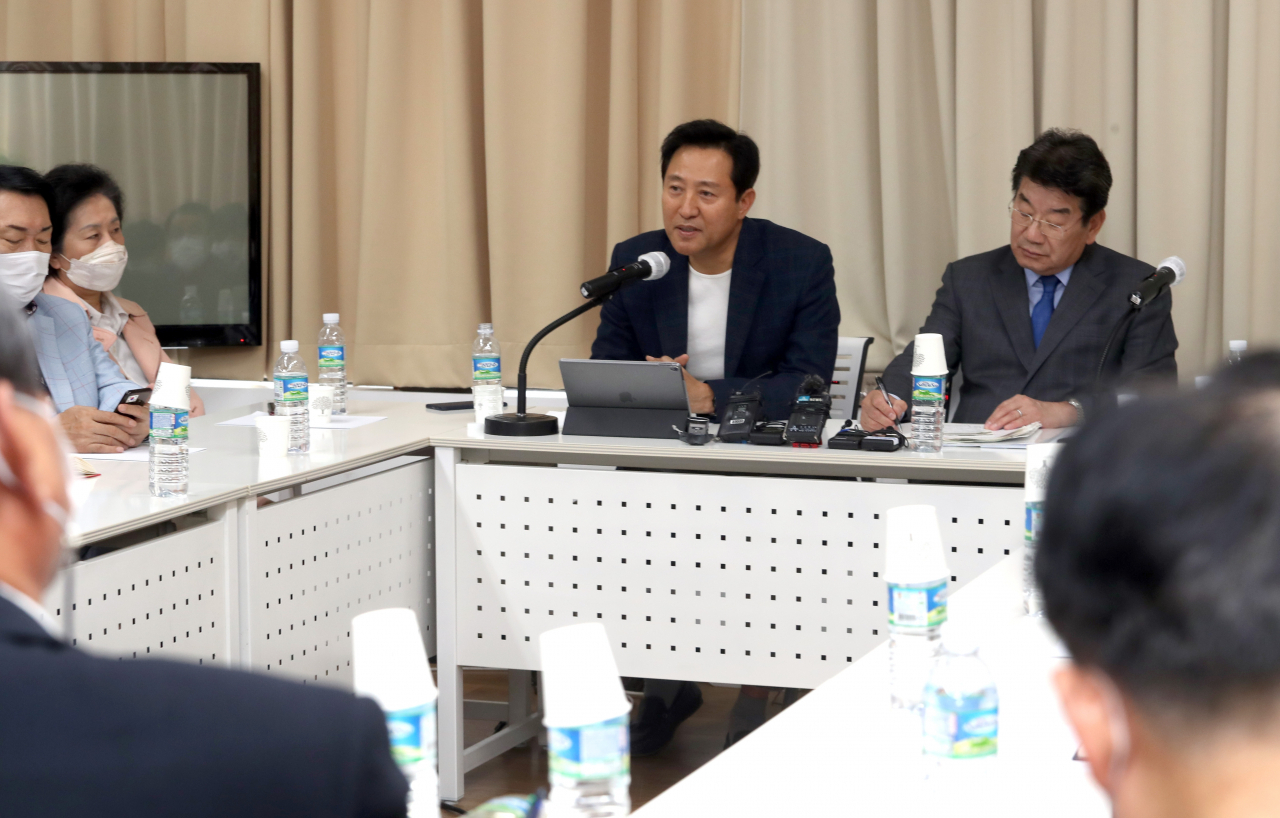 오세훈 전 서울시장이 22일 오후 서울 마포구 마포현대빌딩에서 열린 더 좋은 세상으로 제9차 정례세미나에서 강연하고 있다. [연합]