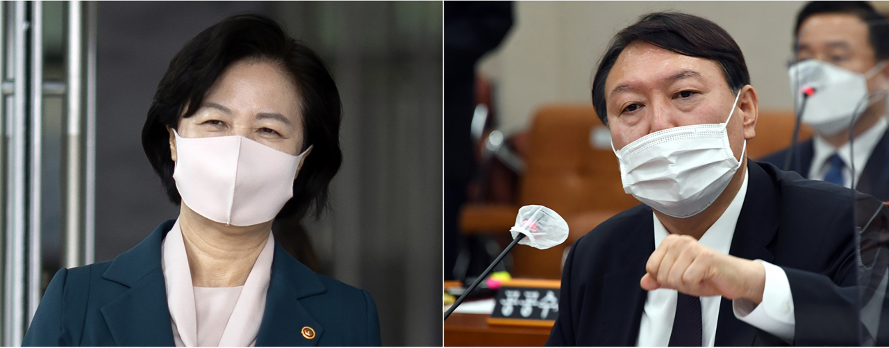 22일 오후 추미애 법무부 장관(왼쪽)이 외출을 위해 경기도 정부 과천청사 내 법무부 청사를 빠져나가고 있다. 윤석열 검찰총장은 이날 국회에서 열린 법제사법위 국정 감사에 출석해 의원 질의에 답하고 있다. [연합]