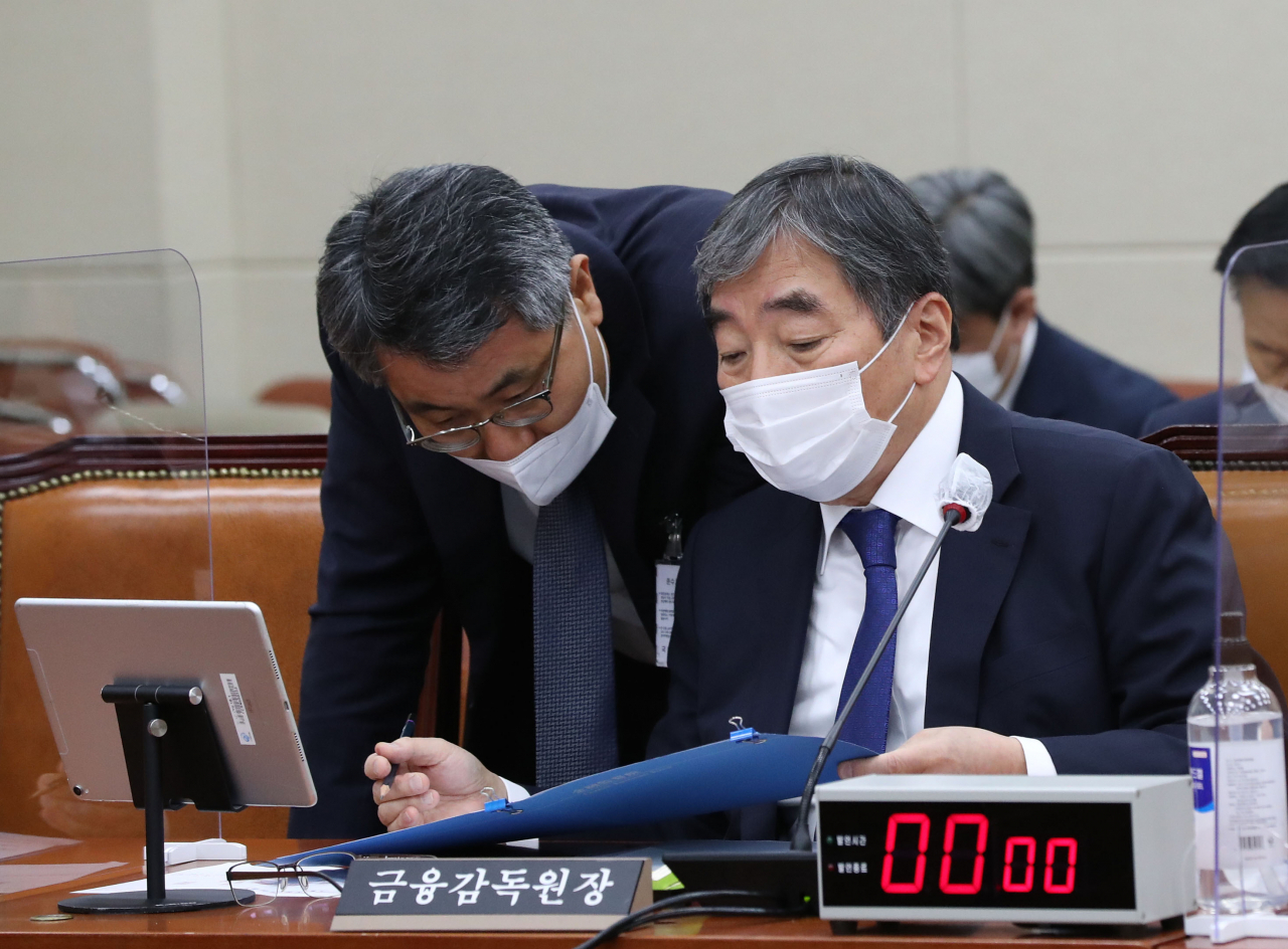 윤석헌 금융감독원장(오른쪽) [연합]