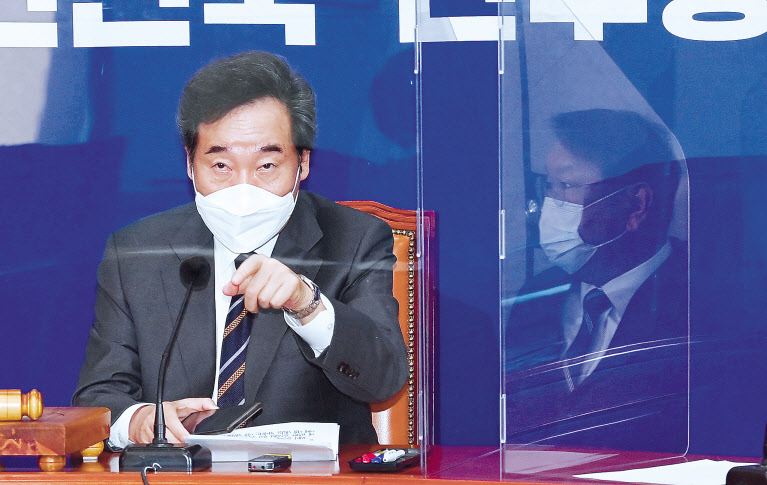 이낙연 더불어민주당 대표가 23일 오전 국회에서 열린 최고위원회의에서 모두 발언을 하고 있다. 이상섭 기자