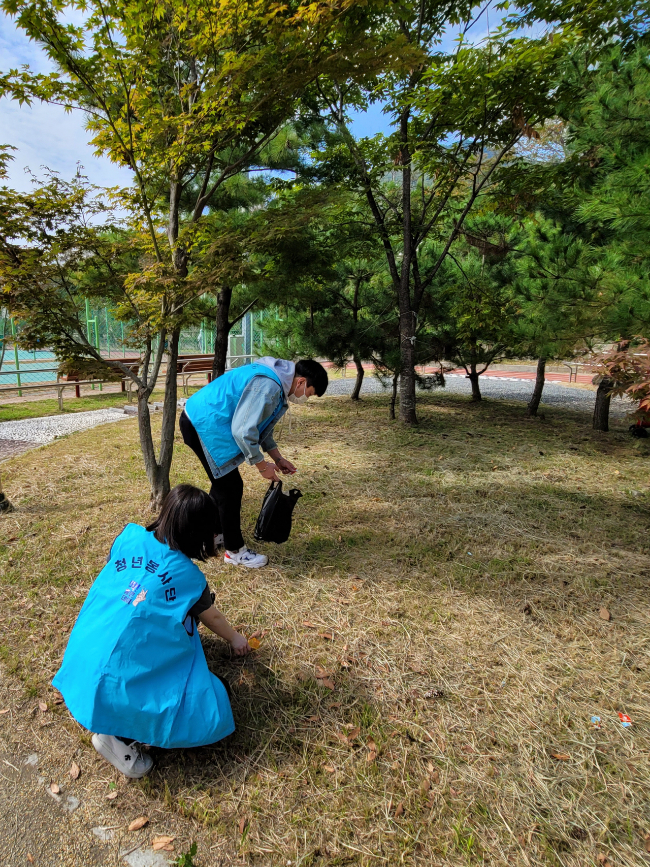좋은데이나눔재단은 좋은데이 청년봉사단과 함께 ‘줍깅하기 딱! 좋은날’ 비대면 봉상활동을 펼쳤다. [무학 제공]