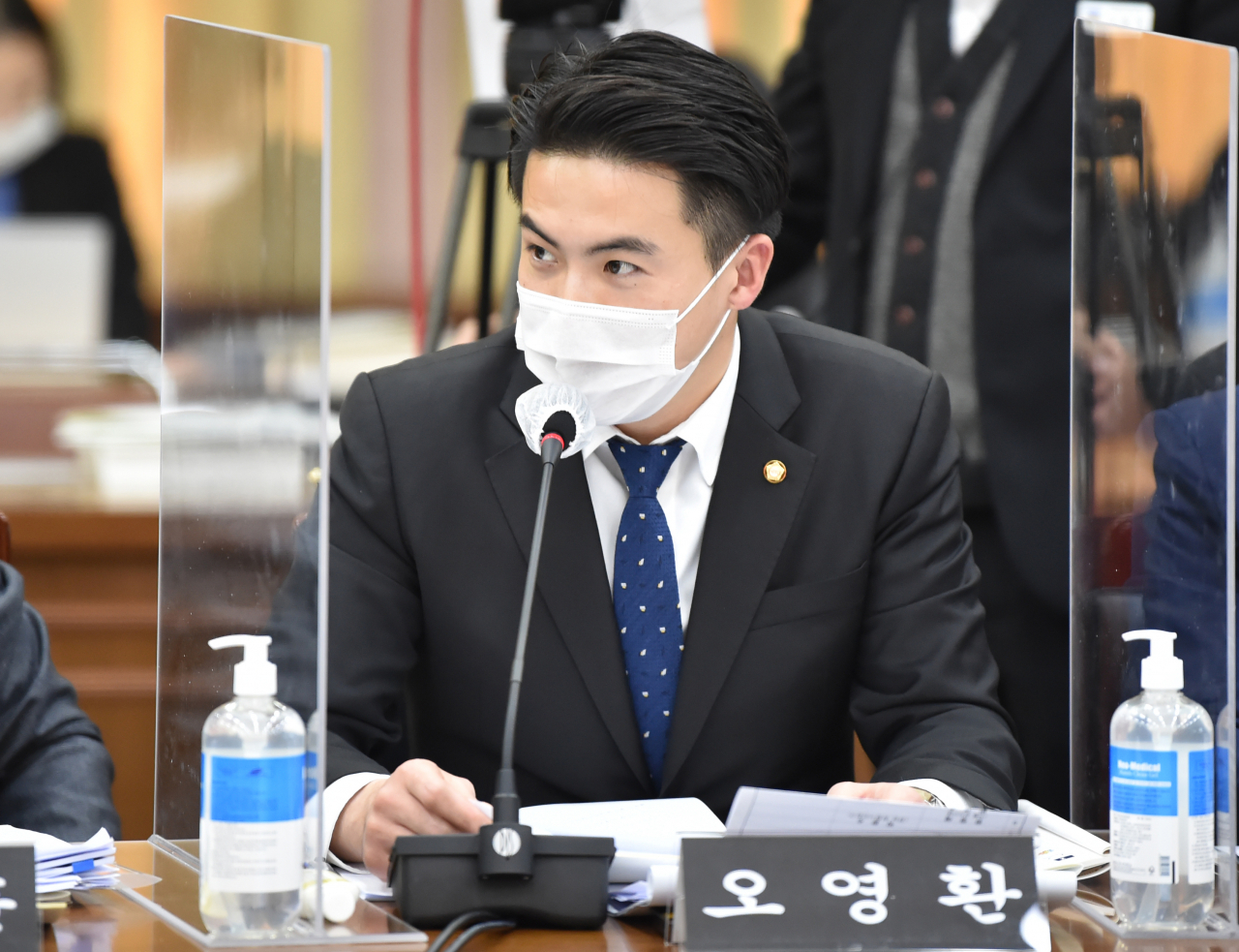 오영환 더불어민주당 의원이 지난 19일 경기 수원 경기도청에서 열린 국회 행정안전위원회의 경기도에 대한 국정감사에서 질의하고 있다. [연합]