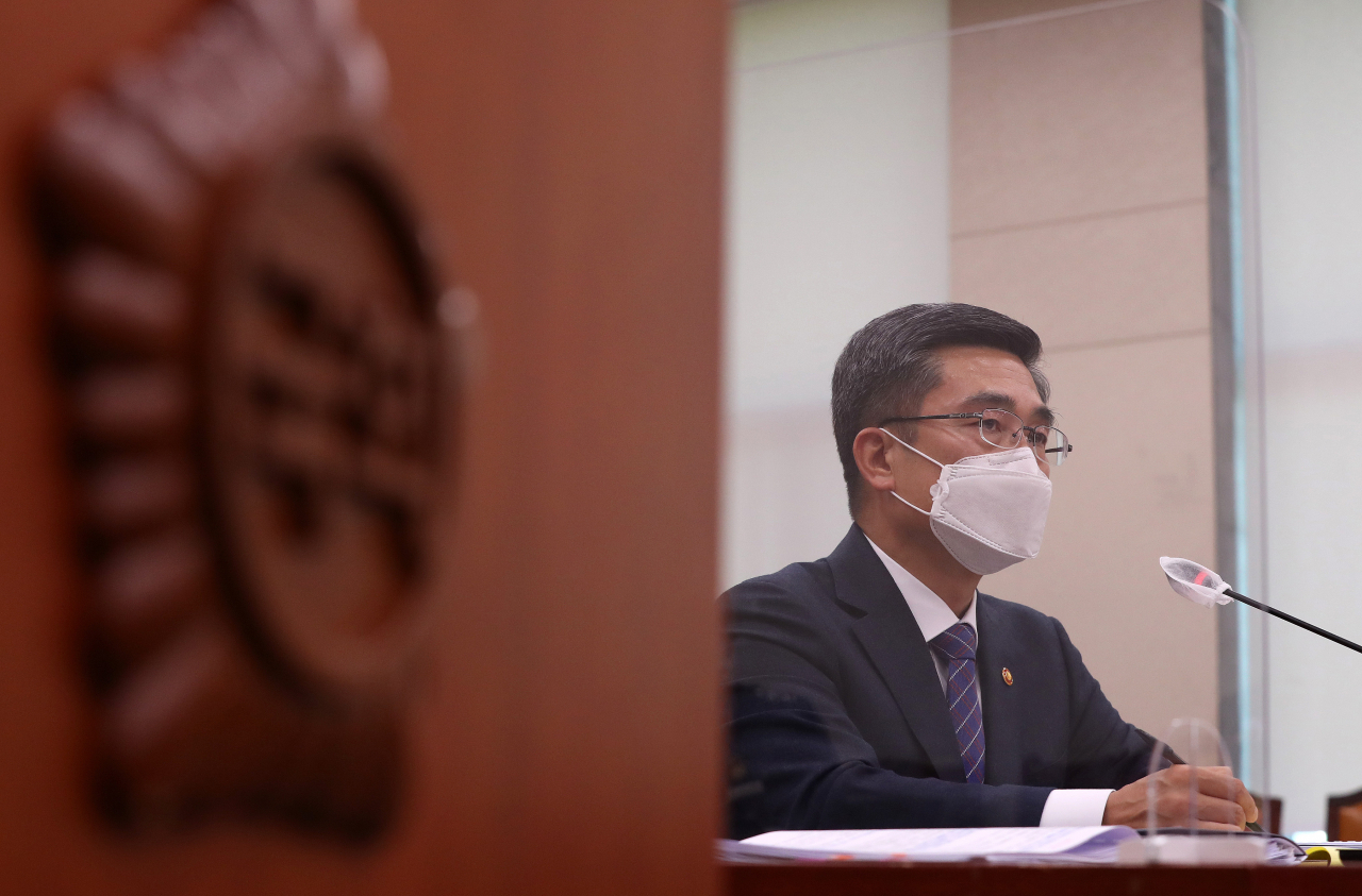 서욱 국방부 장관이 23일 서울 여의도 국회에서 열린 법제사법위원회의 국방부, 군사법원 등에 대한 국정감사에 출석해 질의에 답변하고 있다.[연합]