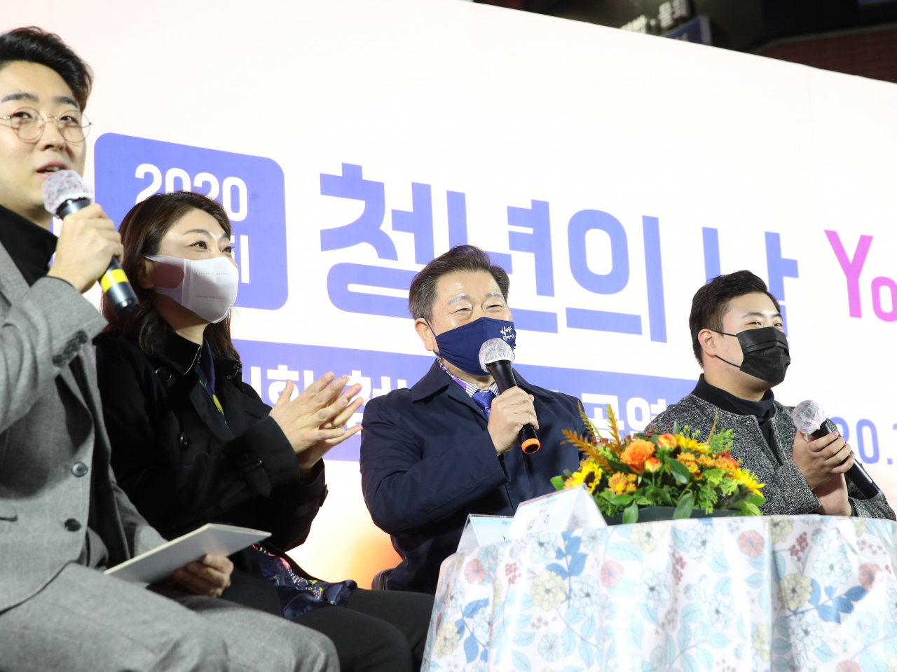 지난 24일 철산상업지구광장에서 ‘청년 힐링 인문학 콘서트’를 개최했다. [광명시 제공]