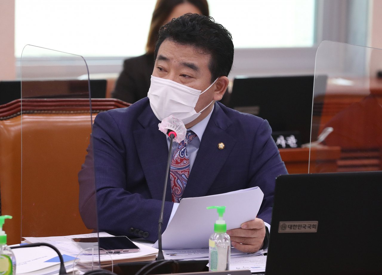 더불어민주당 박정 의원이 국정 질의를 하고 있다. [연합]