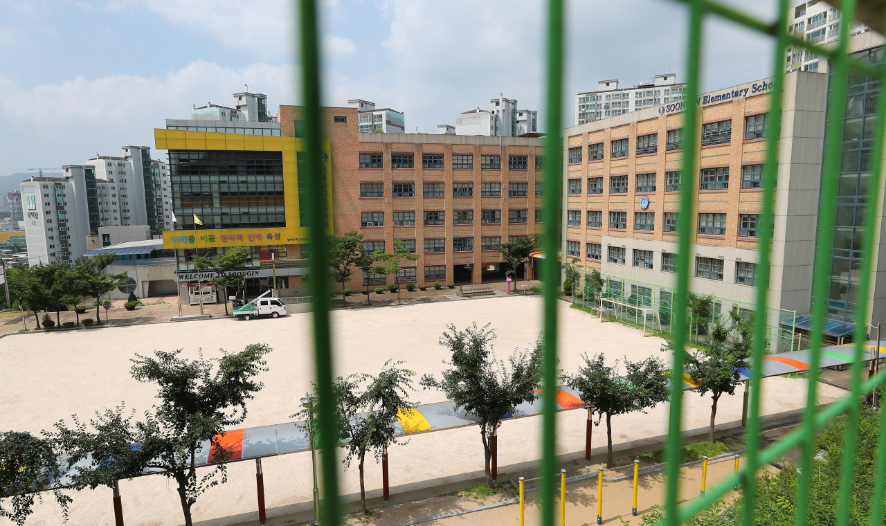 서울의 한 초등학교 운동장 전경. 사진은 기사 내용과 관련 없음. [연합]