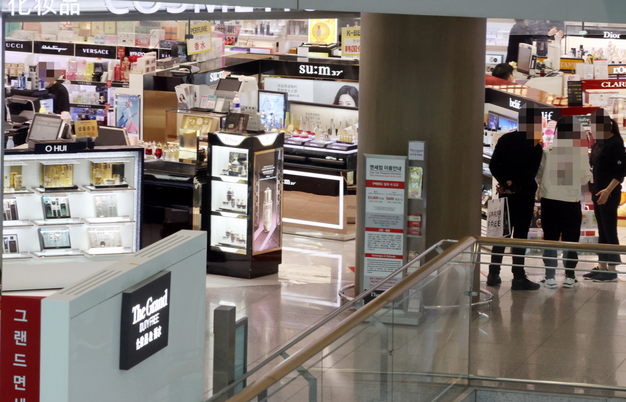 지난 5일 한산한 인천국제공항 1터미널 면세구역. [연합]