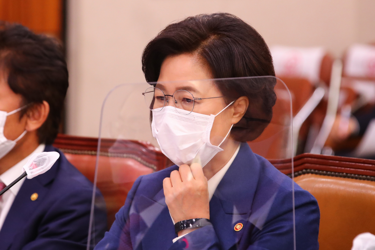 추미애 법무부 장관이 26일 오전 국회에서 열린 법제사법위원회 종합국정감사에 참석하고 있다. [연합]