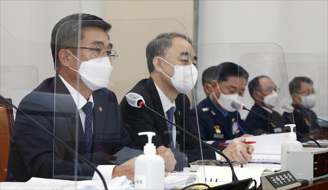 서욱 국방부 장관이 26일 오전 서울 여의도 국회에서 열린 국회 국방위원회 종합국정감사에서 질의에 답변하고 있다.[연합]