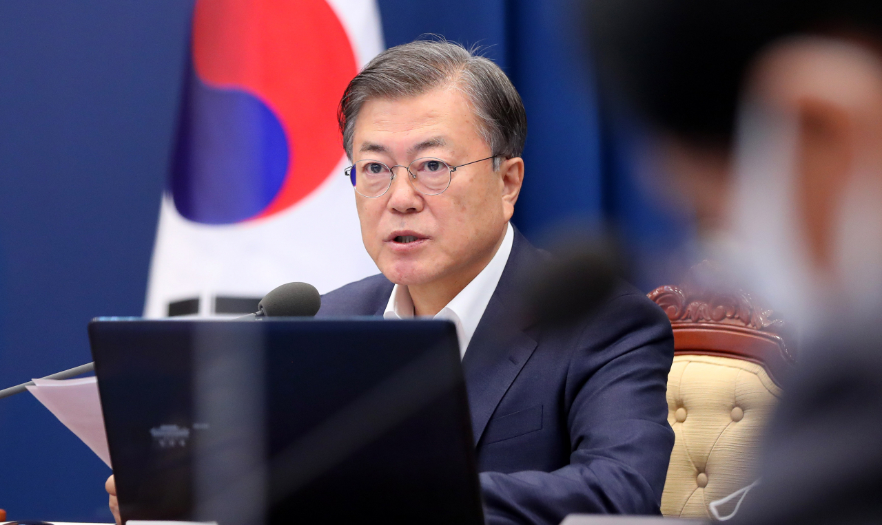 문재인 대통령이 26일 청와대에서 수석·보좌관 회의를 주재하고 있다. [연합]